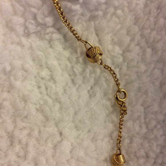 Vintage Avon Gold Knot Necklace - Picture 6 of 7